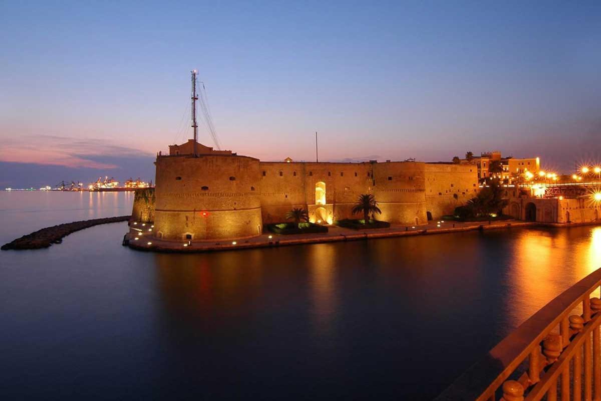 Sweet Home Tra I Due Mari Taranto Exterior foto